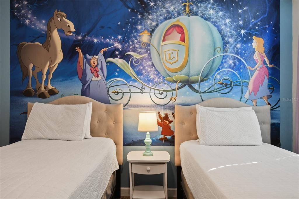 En Renta: $4,400 (8 camas, 5 baños, 3922 Pies cuadrados)