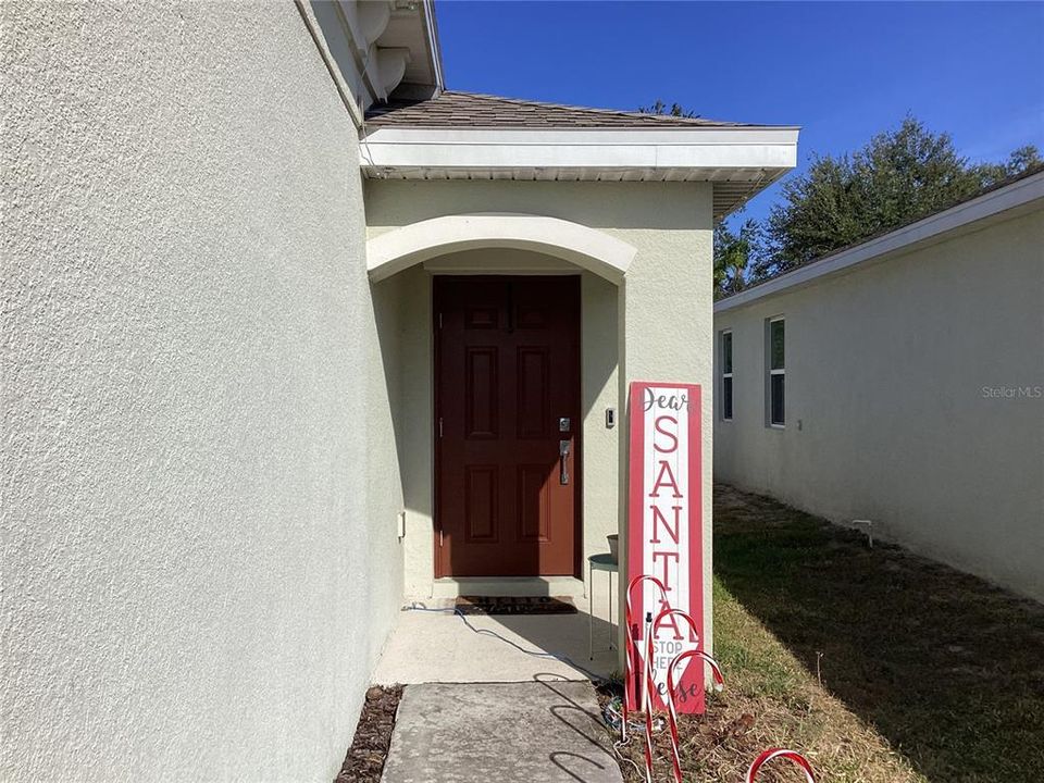 For Rent: $2,150 (4 beds, 2 baths, 1841 Square Feet)