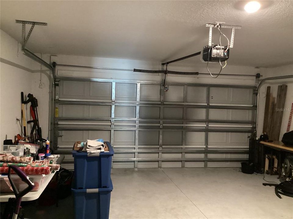 For Rent: $2,150 (4 beds, 2 baths, 1841 Square Feet)