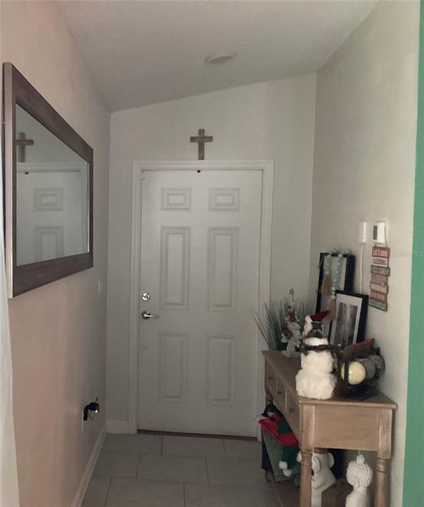 For Rent: $2,150 (4 beds, 2 baths, 1841 Square Feet)