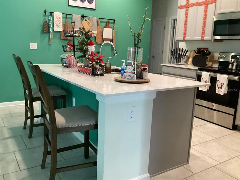 For Rent: $2,150 (4 beds, 2 baths, 1841 Square Feet)