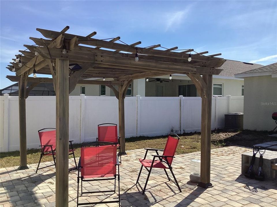 For Rent: $2,150 (4 beds, 2 baths, 1841 Square Feet)