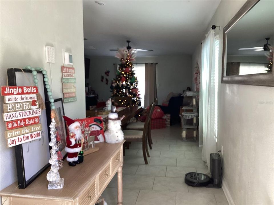 For Rent: $2,150 (4 beds, 2 baths, 1841 Square Feet)