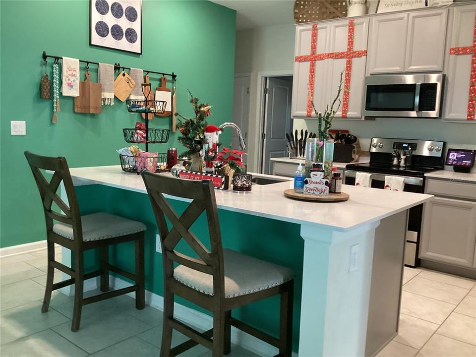 For Rent: $2,150 (4 beds, 2 baths, 1841 Square Feet)