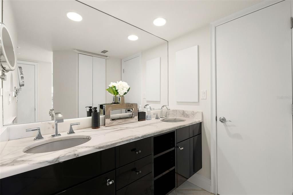 В аренду: $6,000 (2 спален, 2 ванн, 1403 Квадратных фут)