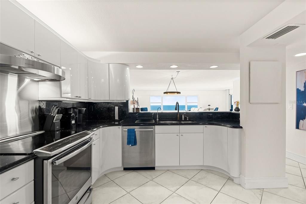 В аренду: $6,000 (2 спален, 2 ванн, 1403 Квадратных фут)