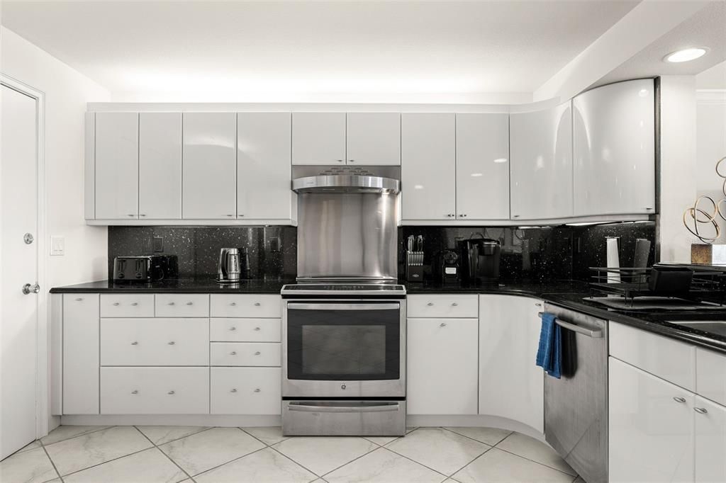 В аренду: $6,000 (2 спален, 2 ванн, 1403 Квадратных фут)