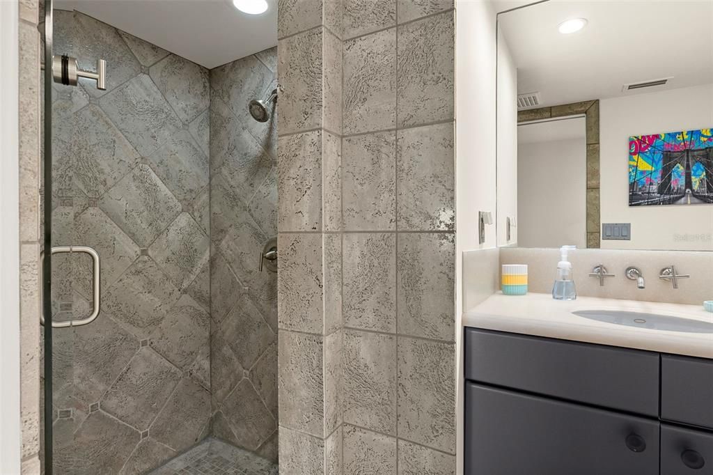 В аренду: $6,000 (2 спален, 2 ванн, 1403 Квадратных фут)