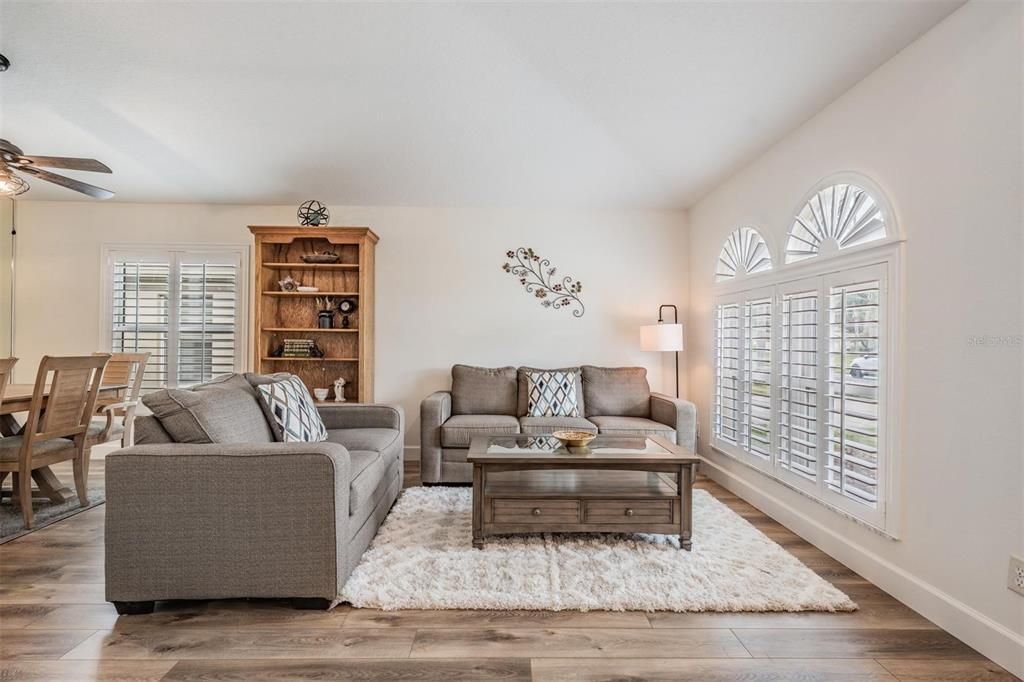 На продажу: $425,000 (3 спален, 2 ванн, 2032 Квадратных фут)