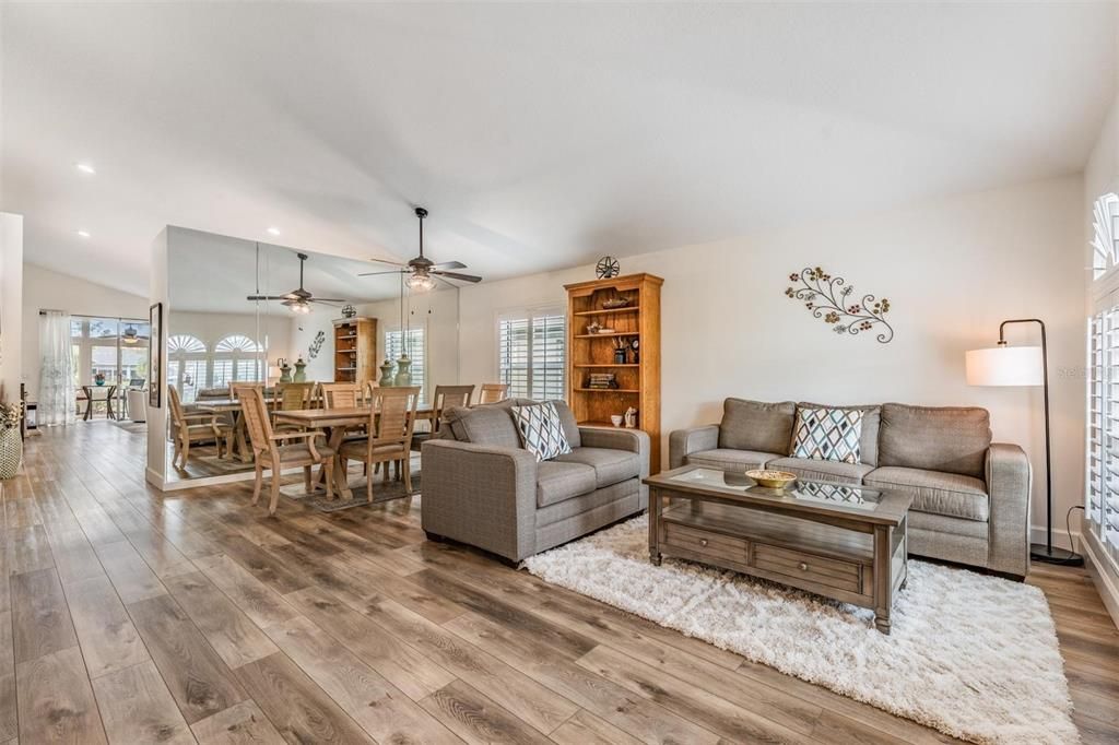 На продажу: $425,000 (3 спален, 2 ванн, 2032 Квадратных фут)