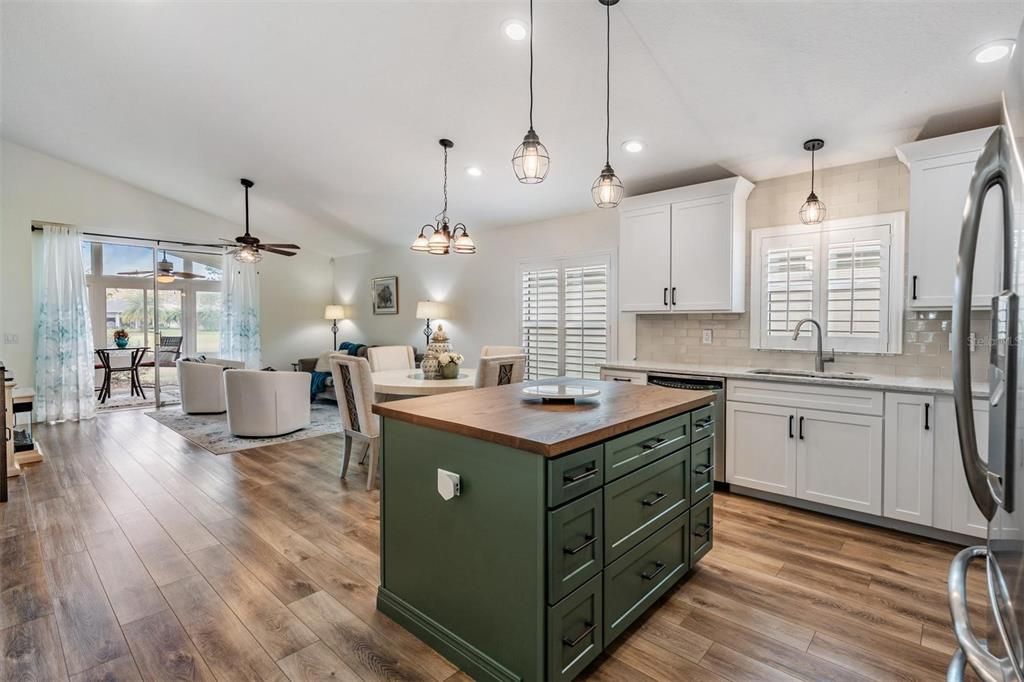 На продажу: $425,000 (3 спален, 2 ванн, 2032 Квадратных фут)