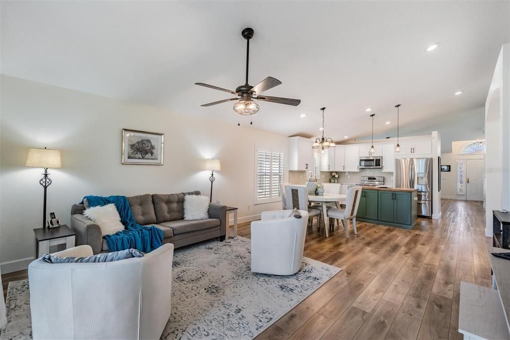 На продажу: $425,000 (3 спален, 2 ванн, 2032 Квадратных фут)