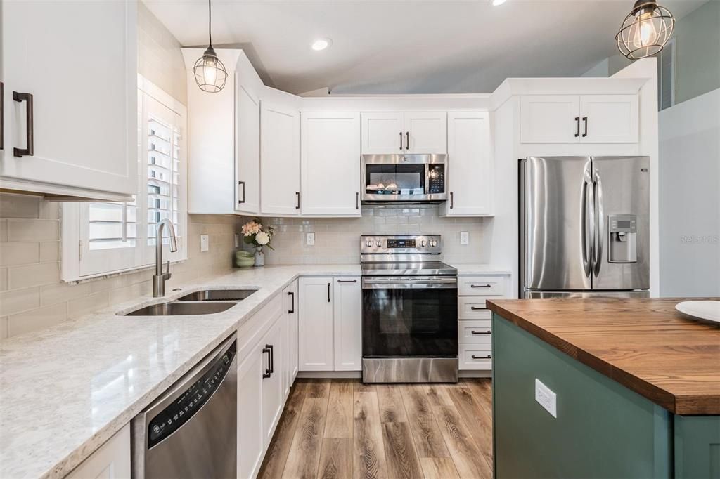 На продажу: $425,000 (3 спален, 2 ванн, 2032 Квадратных фут)