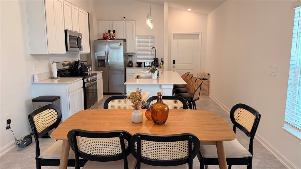 出租: $2,600 (3 贝兹, 2 浴室, 1260 平方英尺)