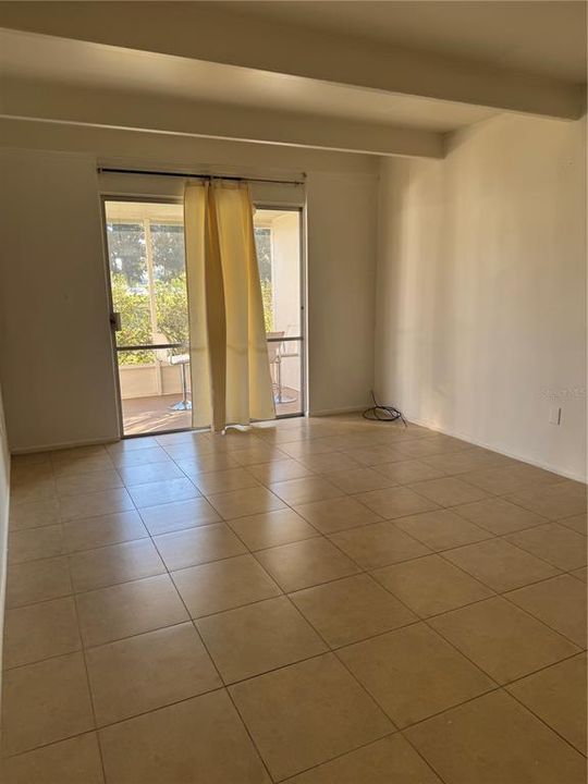 В аренду: $900 (1 спален, 1 ванн, 648 Квадратных фут)