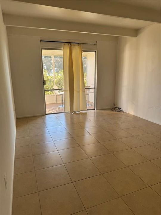 В аренду: $900 (1 спален, 1 ванн, 648 Квадратных фут)