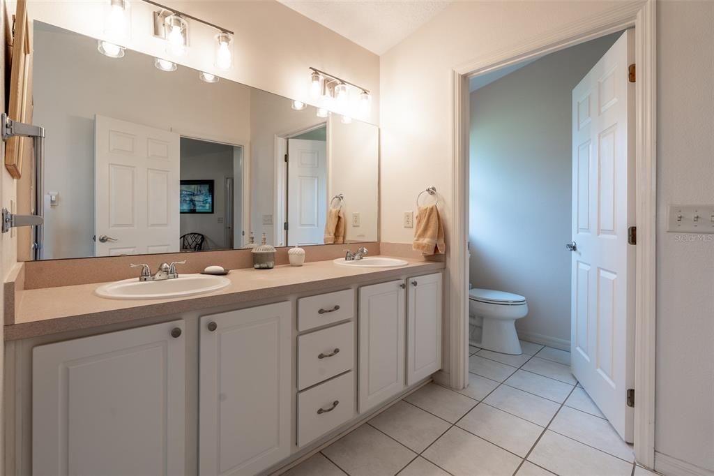 For Sale: $259,000 (3 beds, 2 baths, 1702 Square Feet)