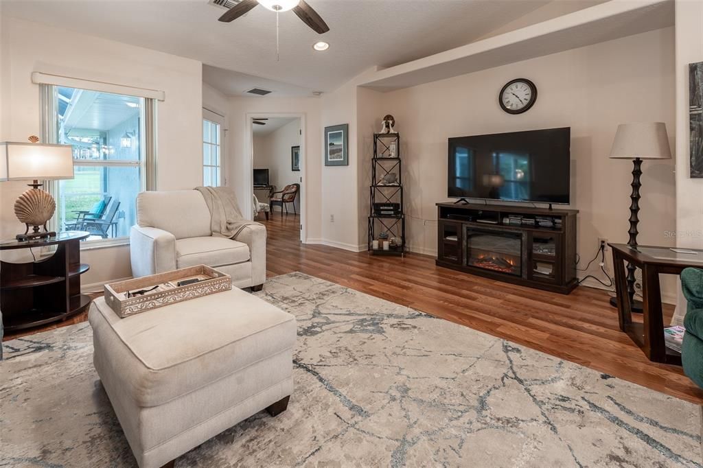 For Sale: $259,000 (3 beds, 2 baths, 1702 Square Feet)