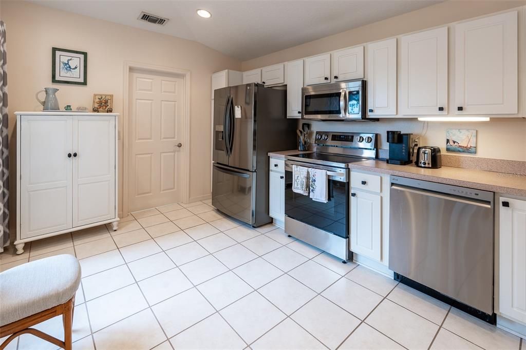 For Sale: $259,000 (3 beds, 2 baths, 1702 Square Feet)