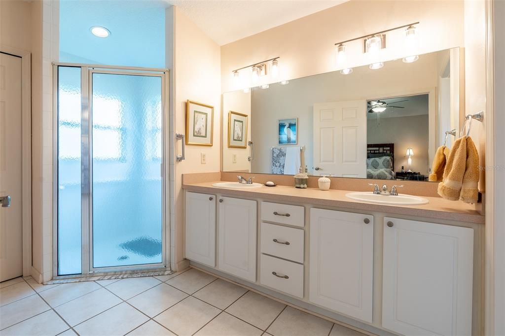 For Sale: $259,000 (3 beds, 2 baths, 1702 Square Feet)