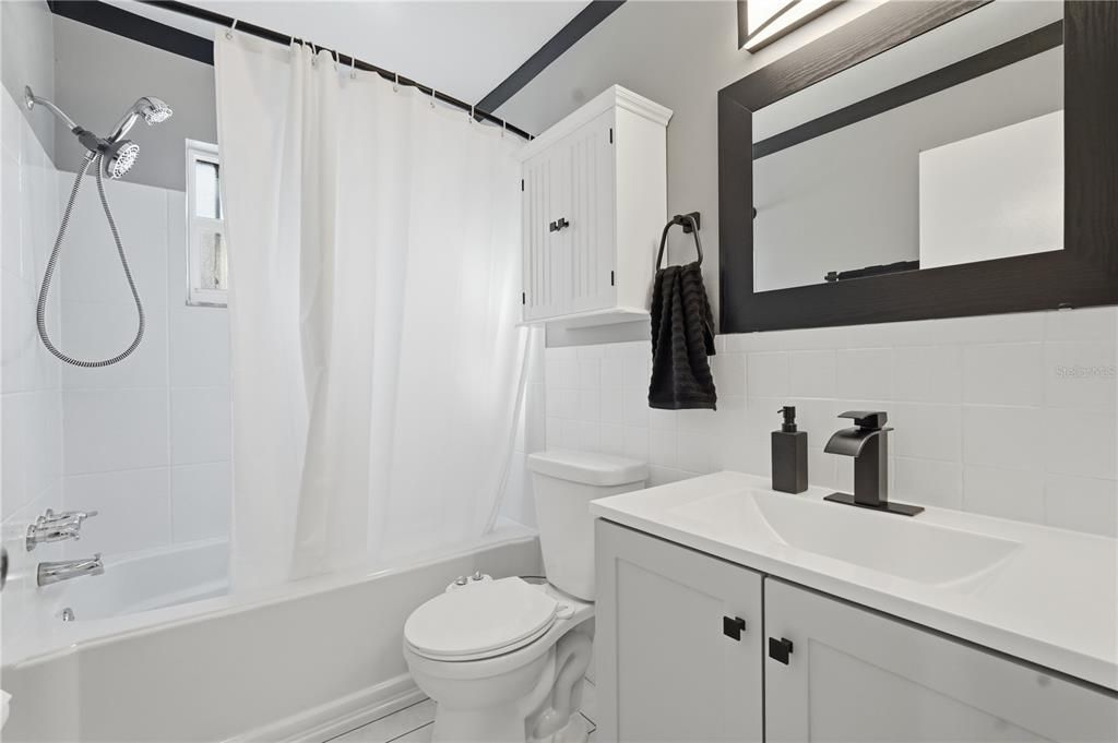 На продажу: $235,000 (3 спален, 1 ванн, 995 Квадратных фут)