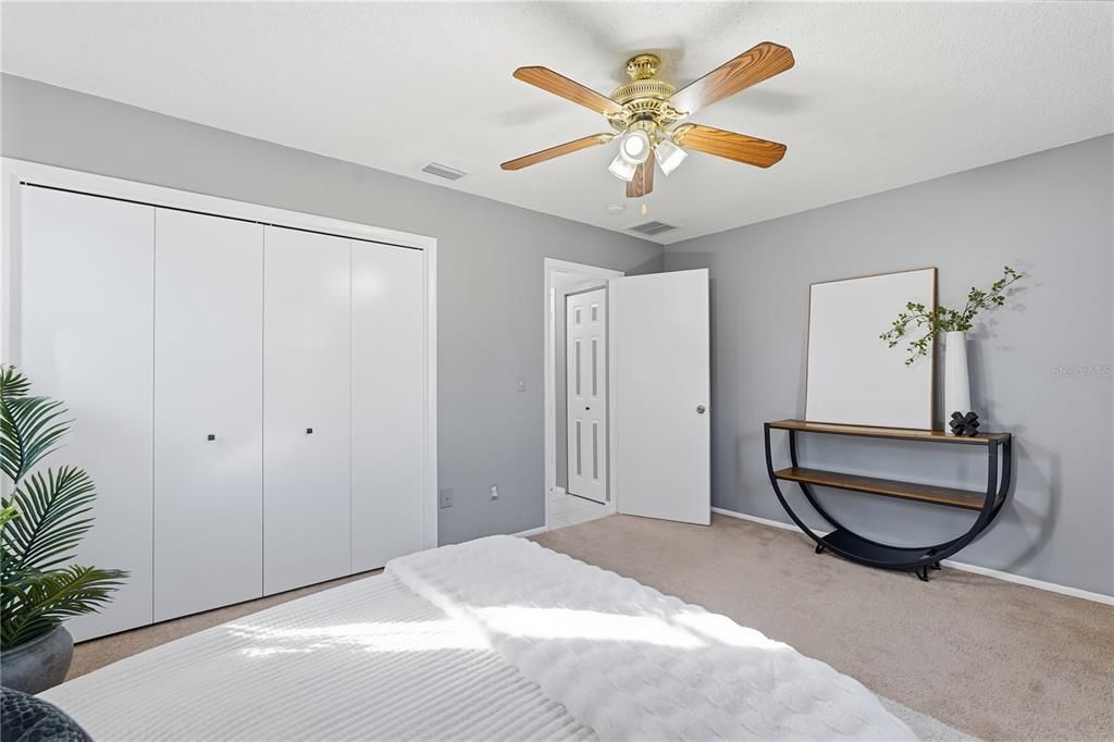 На продажу: $235,000 (3 спален, 1 ванн, 995 Квадратных фут)