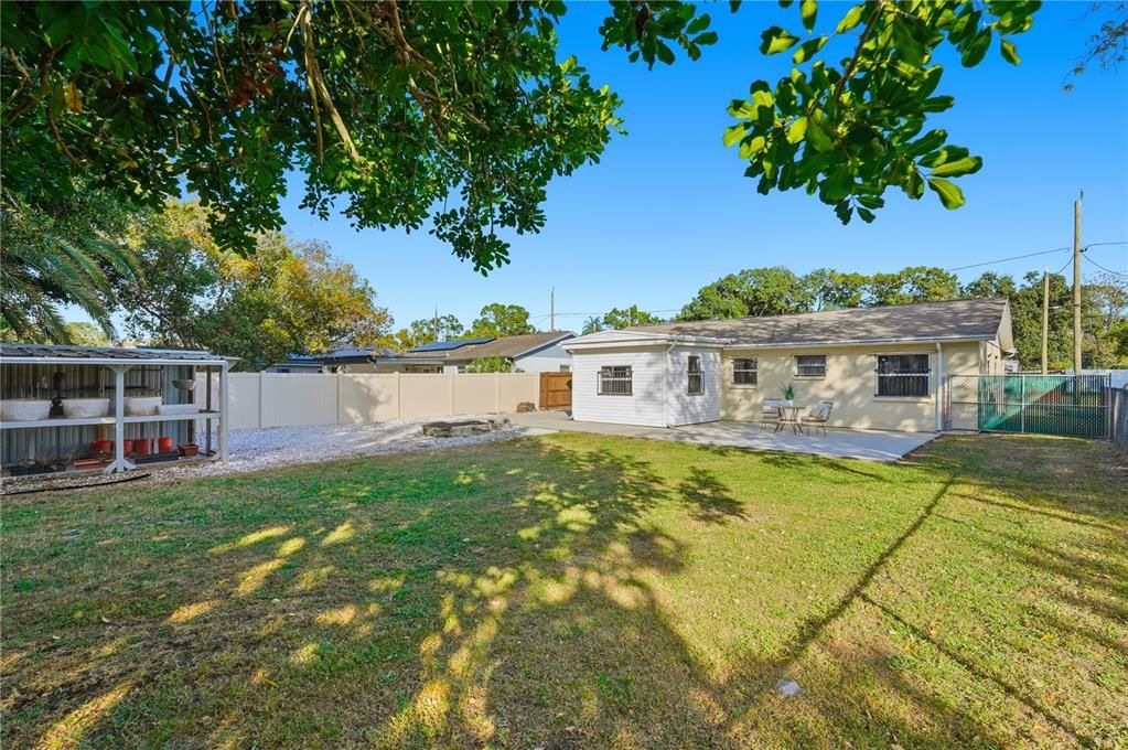 На продажу: $235,000 (3 спален, 1 ванн, 995 Квадратных фут)