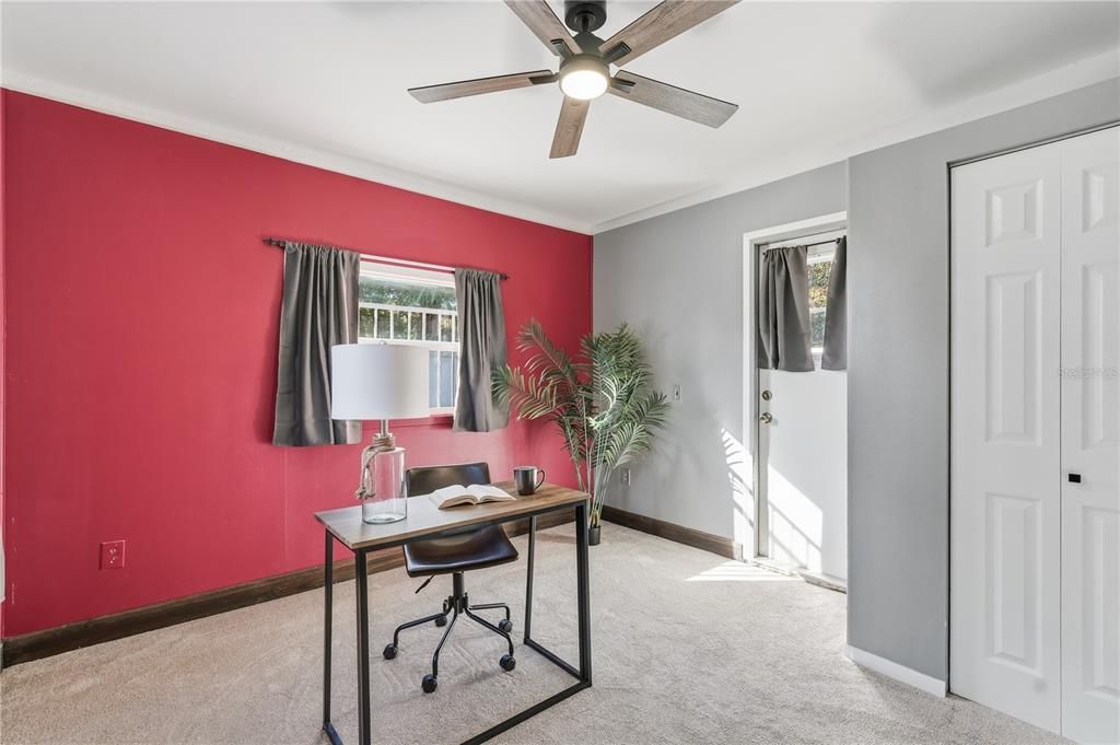 На продажу: $235,000 (3 спален, 1 ванн, 995 Квадратных фут)