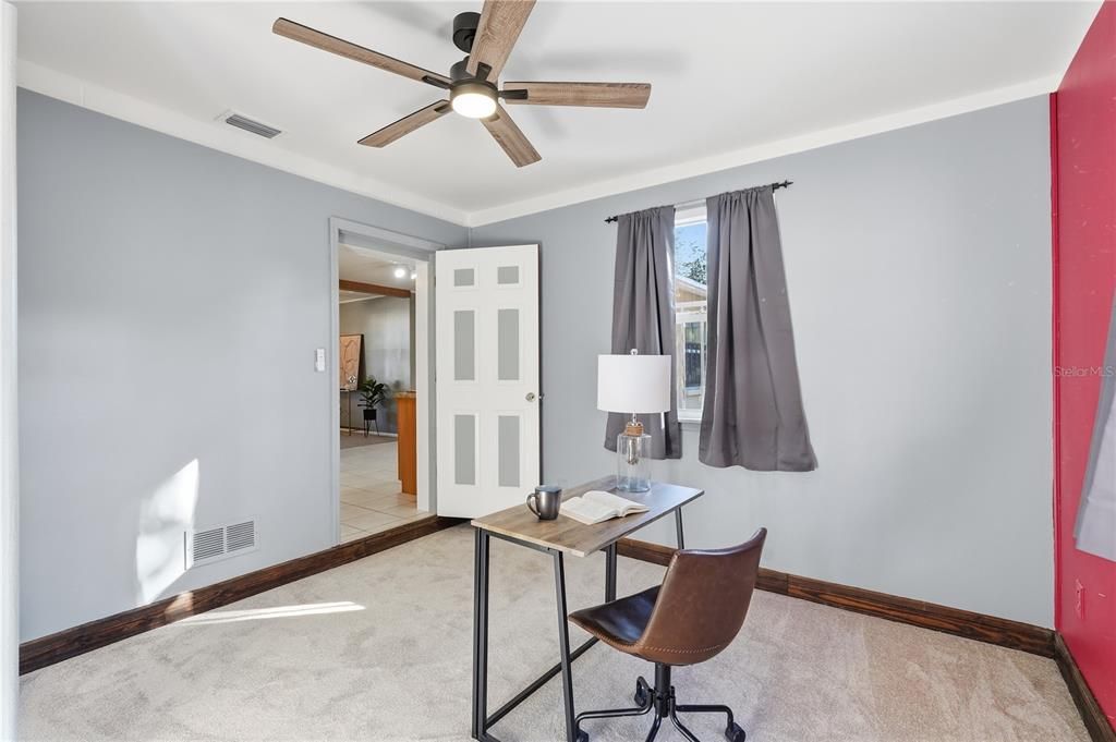 На продажу: $235,000 (3 спален, 1 ванн, 995 Квадратных фут)