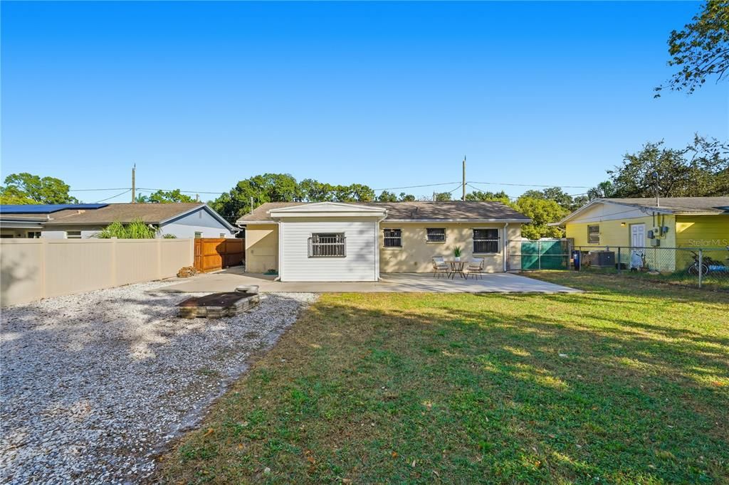 На продажу: $235,000 (3 спален, 1 ванн, 995 Квадратных фут)