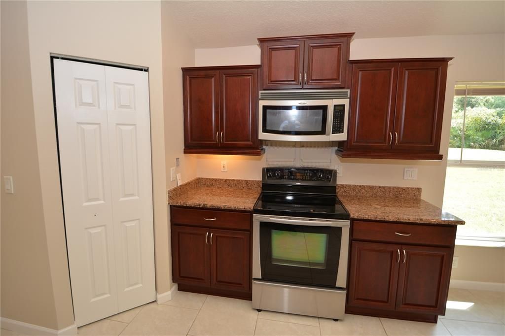 В аренду: $2,500 (3 спален, 2 ванн, 1938 Квадратных фут)