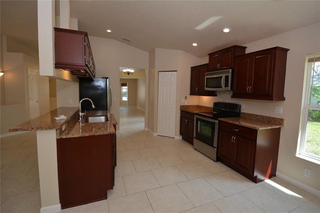 В аренду: $2,500 (3 спален, 2 ванн, 1938 Квадратных фут)