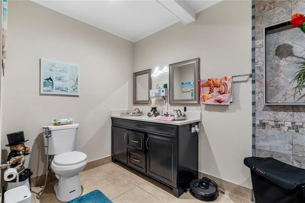 For Sale: $655,000 (6 beds, 4 baths, 2959 Square Feet)