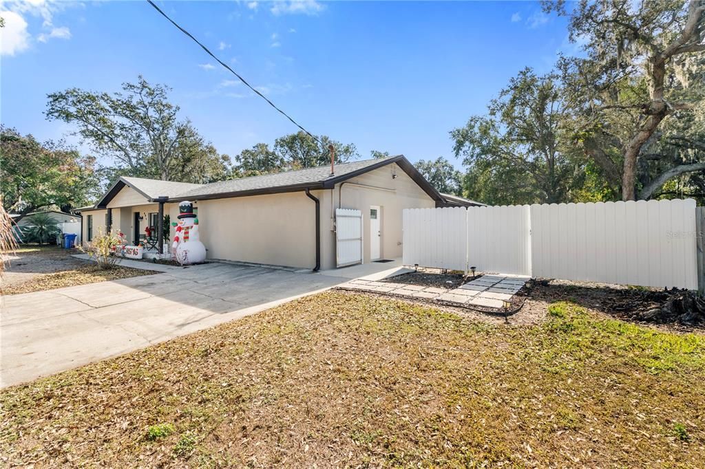 For Sale: $655,000 (6 beds, 4 baths, 2959 Square Feet)