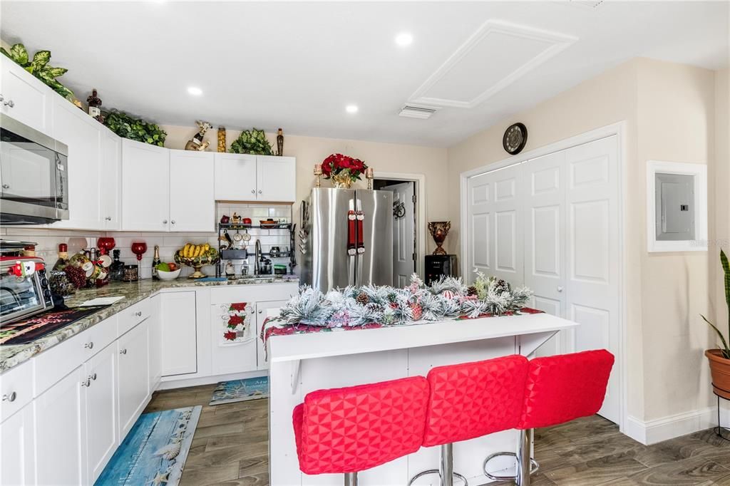 For Sale: $655,000 (6 beds, 4 baths, 2959 Square Feet)