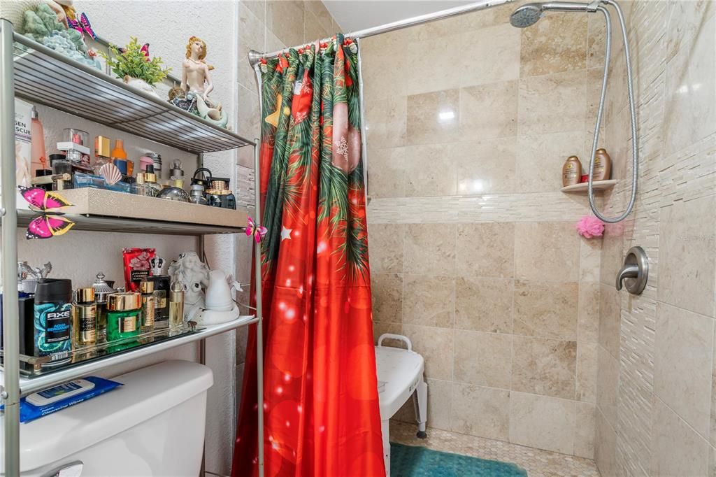 For Sale: $655,000 (6 beds, 4 baths, 2959 Square Feet)