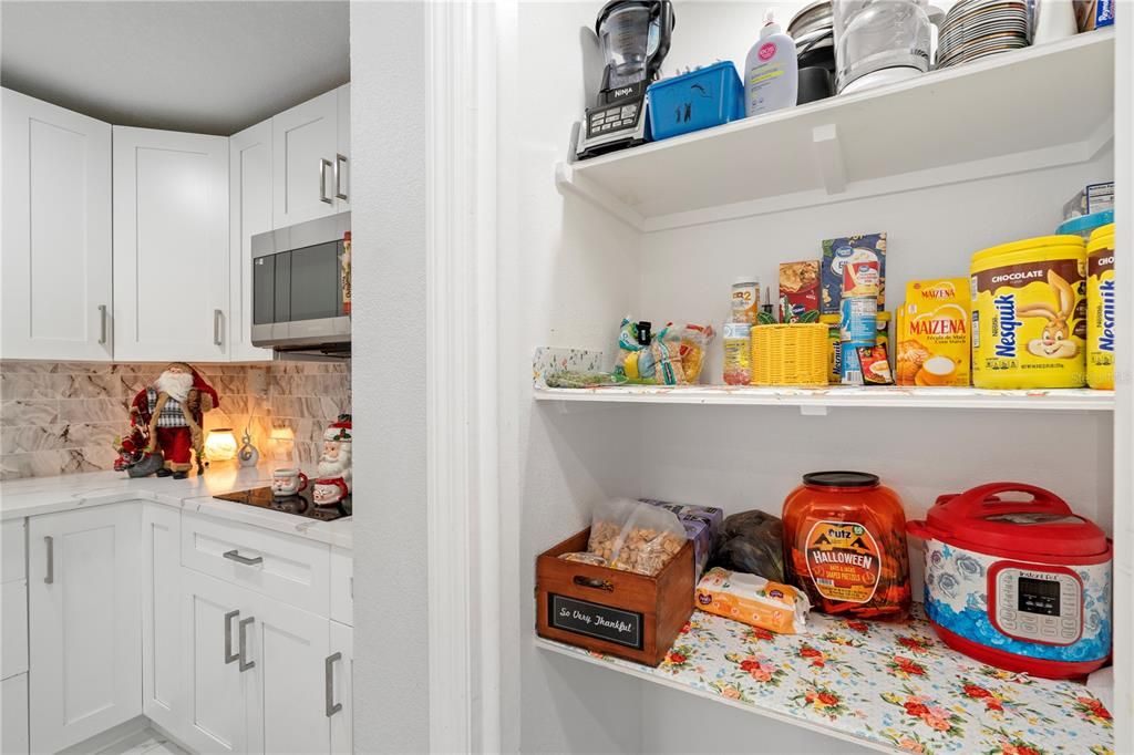 For Sale: $655,000 (6 beds, 4 baths, 2959 Square Feet)