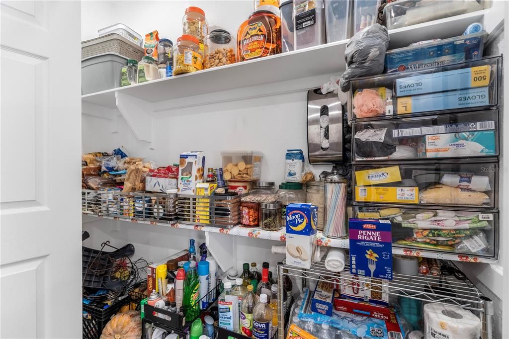 For Sale: $655,000 (6 beds, 4 baths, 2959 Square Feet)