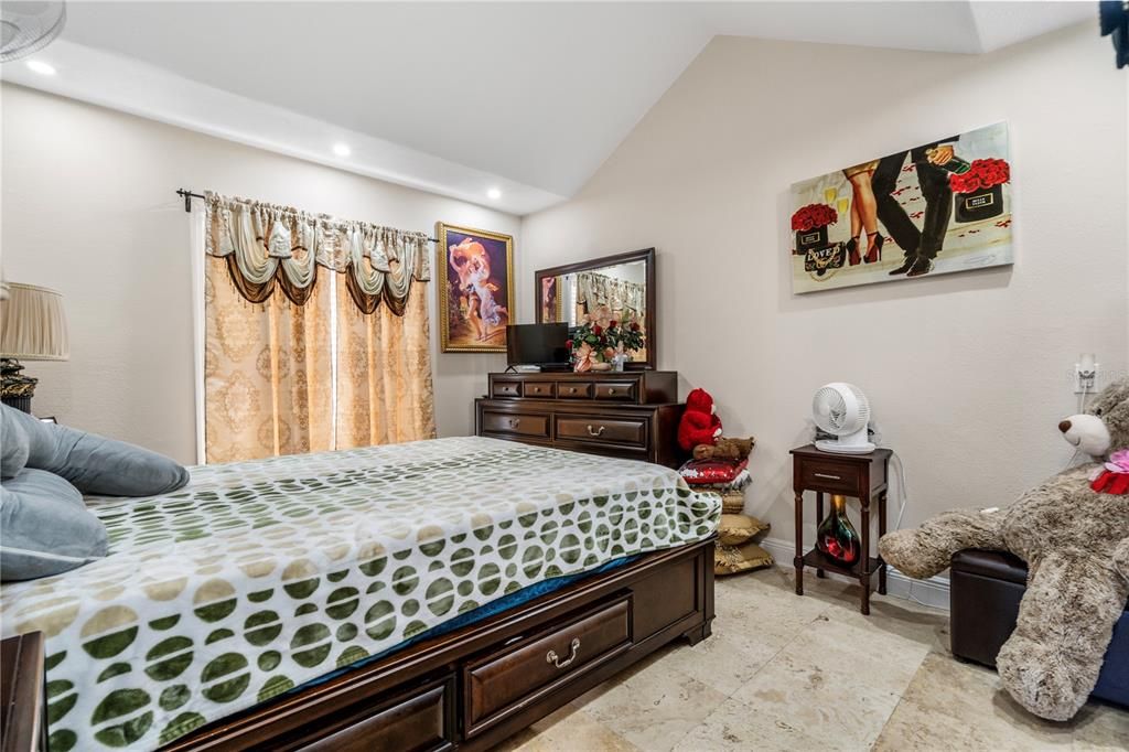 For Sale: $655,000 (6 beds, 4 baths, 2959 Square Feet)