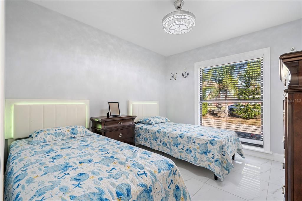 For Sale: $655,000 (6 beds, 4 baths, 2959 Square Feet)