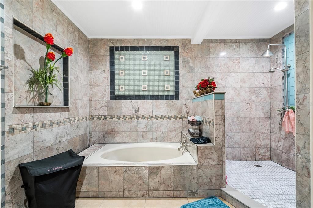 For Sale: $655,000 (6 beds, 4 baths, 2959 Square Feet)