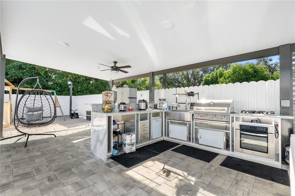 For Sale: $655,000 (6 beds, 4 baths, 2959 Square Feet)