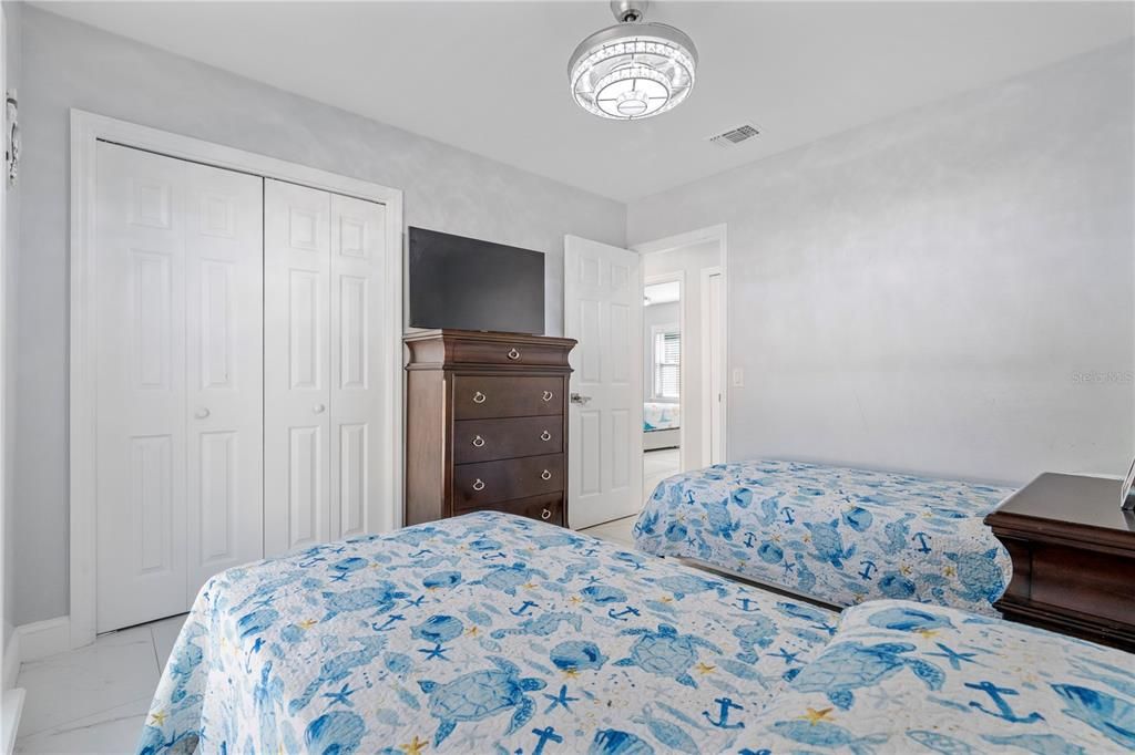 For Sale: $655,000 (6 beds, 4 baths, 2959 Square Feet)