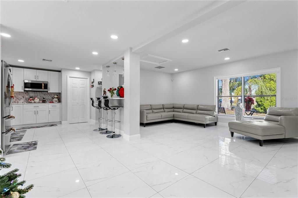 For Sale: $655,000 (6 beds, 4 baths, 2959 Square Feet)