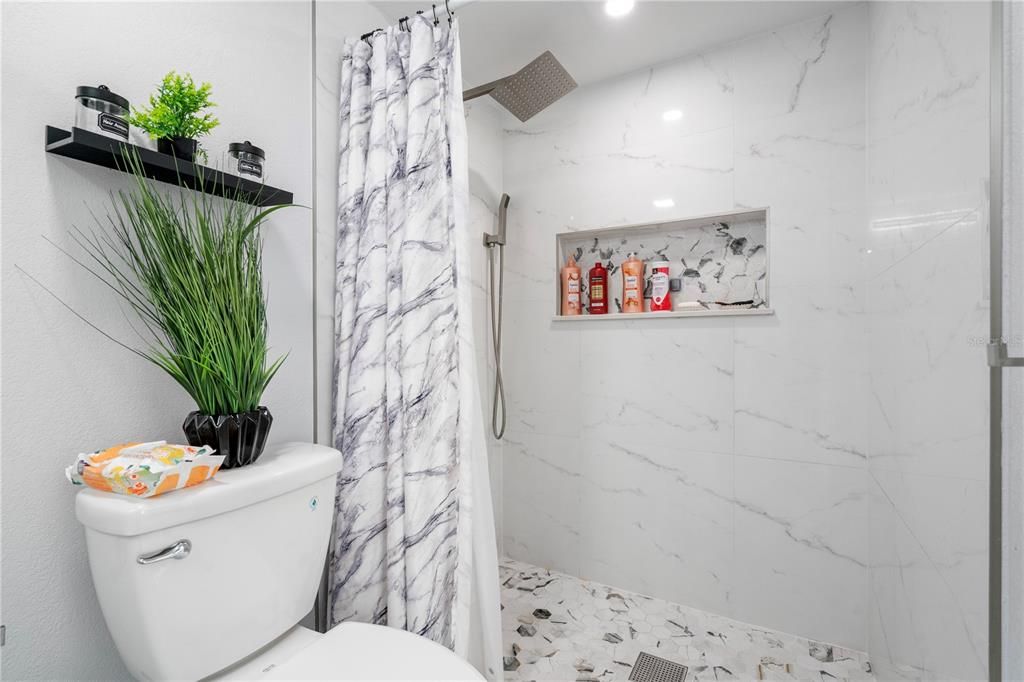 For Sale: $655,000 (6 beds, 4 baths, 2959 Square Feet)