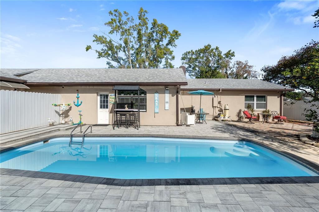 For Sale: $655,000 (6 beds, 4 baths, 2959 Square Feet)