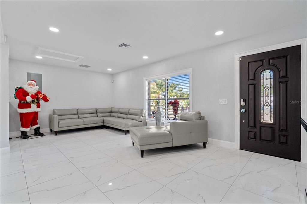 For Sale: $655,000 (6 beds, 4 baths, 2959 Square Feet)