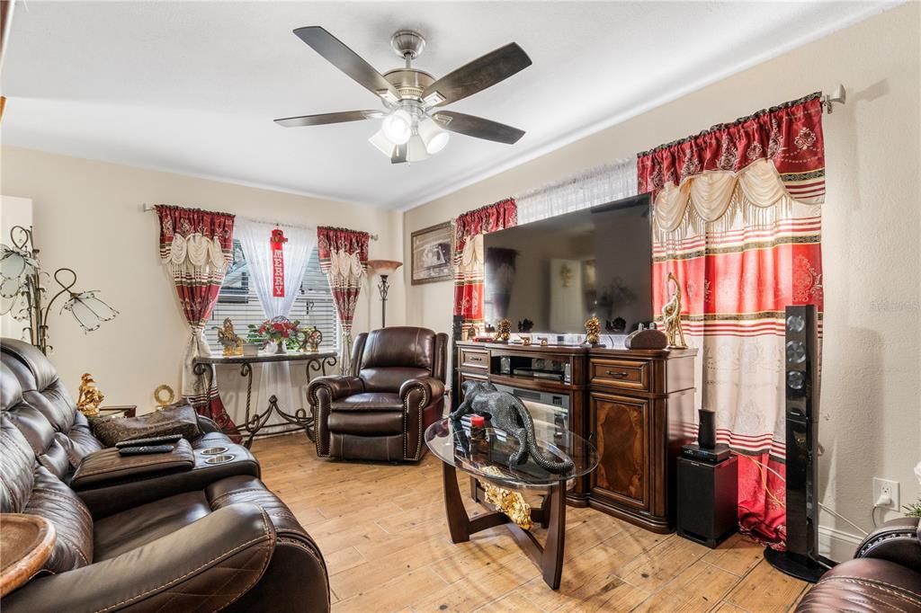 For Sale: $655,000 (6 beds, 4 baths, 2959 Square Feet)