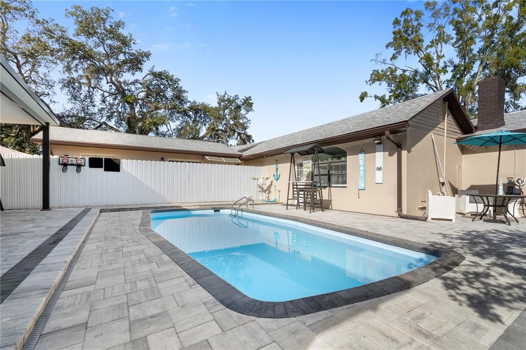 For Sale: $655,000 (6 beds, 4 baths, 2959 Square Feet)