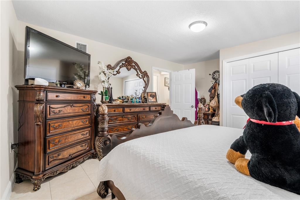 For Sale: $655,000 (6 beds, 4 baths, 2959 Square Feet)